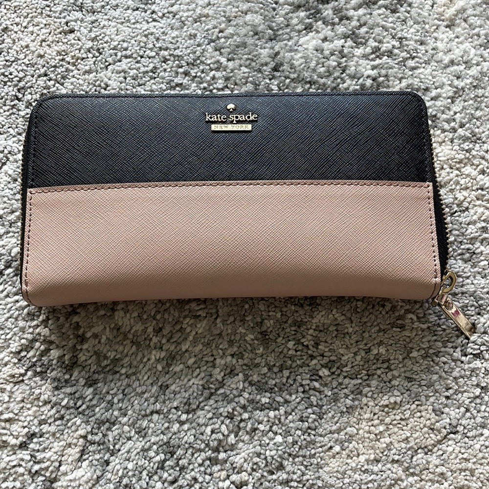 ♠️ Kate Spade Cameron Street Lacey Wallet - great pre owned condition